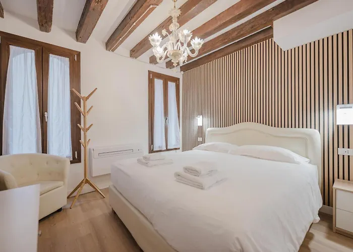 Rialto Suite 707